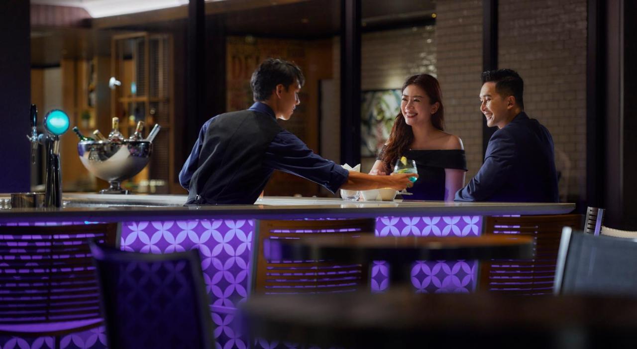 Amari Kuala Lumpur Exterior foto The bar at the 101 Skybar